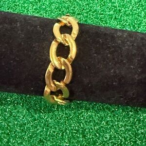 Elegant Gold Chain Bracelet